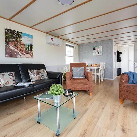 Bicycle Storage - Close To Efteling & Safaripark Beekse Bergen & Parking! 木屋 *