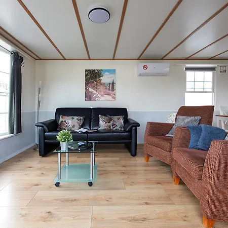 Bicycle Storage - Close To Efteling & Safaripark Beekse Bergen & Parking! *