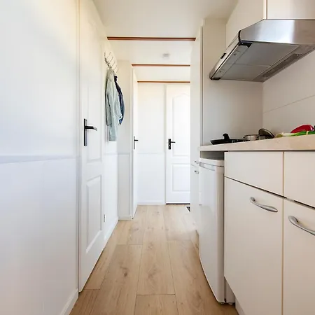 Bicycle Storage - Close To Efteling & Safaripark Beekse Bergen & Parking!