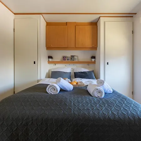 Bicycle Storage - Close To Efteling & Safaripark Beekse Bergen & Parking! 木屋