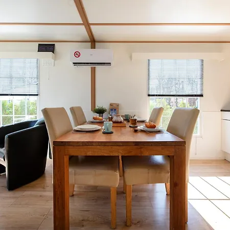 Bicycle Storage - Close To Efteling & Safaripark Beekse Bergen & Parking! シャレー