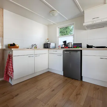 Bicycle Storage - Close To Efteling & Safaripark Beekse Bergen & Parking! オーイステルウェイク