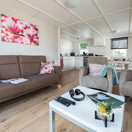 Bicycle Storage - Close To Efteling & Safaripark Beekse Bergen & Parking! 木屋